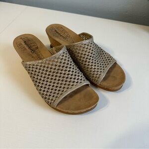 Baretraps Flossey Wedges Sandals Sz 9 Comfortable Woven Slide Sandals